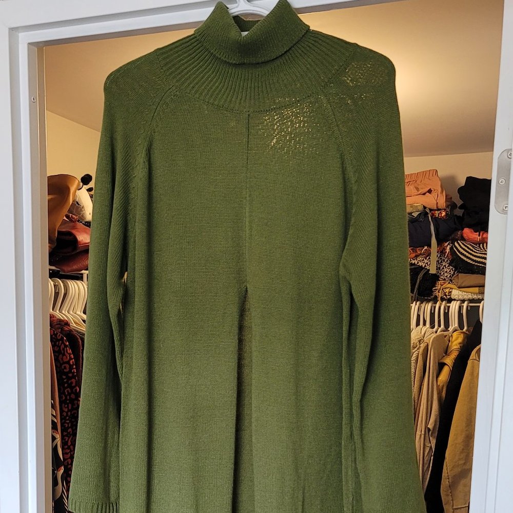 Green pullover sweater